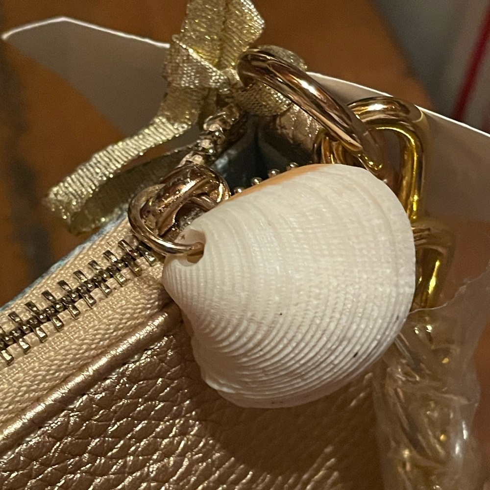 This gorgeous bag is a true work of art! - Picture 6 of 8
